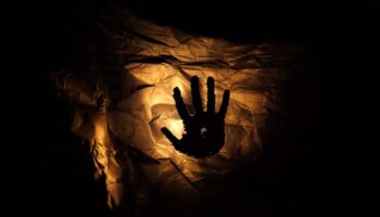 Anachronismes imaginaires réunit deux spectacles : « Aux commencements » et « La Veilleuse ». - Critique sortie  Paris La Maison des Métallos