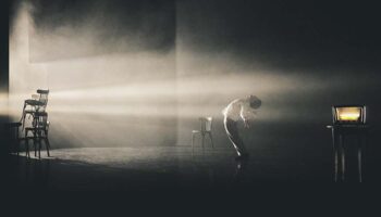 Raphaëlle Boitel reprend « Ombres portées », une œuvre puissante - Critique sortie Cirque Paris _THEATRE SILVIA MONFORT