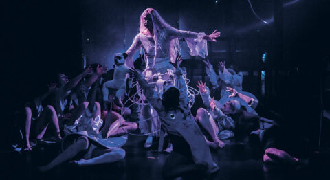 Amok et suite : Elizabeth Czerczuk continue sa transe hypnotique. - Critique sortie Théâtre Paris Théâtre Laboratoire Elizabeth Czerczuk