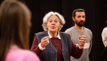 Ariane Mnouchkine et le Théâtre du Soleil présentent « Ici sont les Dragons, Première Époque » - Critique sortie Théâtre Paris Théâtre du Soleil