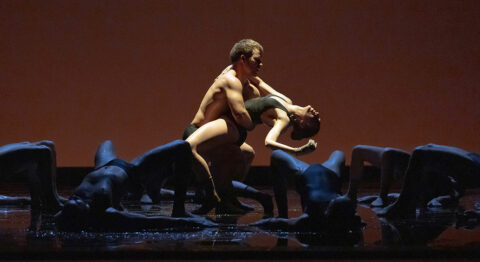 Blanca Li présente sa version de « Didon et Énée » dans un alliage d’esthétiques - Critique sortie Danse Paris l’Espace Chapiteau de la Villette