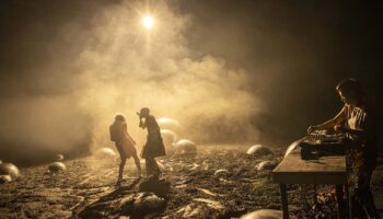 Au Théâtre Garonne, « GLITCH WITCH »  ou le désir d’être ensemble avec Meg Stuart, Omagbitse Omagbemi, Mieko Suzuki - Critique sortie  Toulouse Théâtre Garonne - Scène européenne