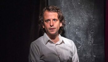 « La Révolution française » de Maxime d’Aboville, un seul en scène porté par un talent oratoire incandescent - Critique sortie Théâtre Paris Théâtre Hébertot
