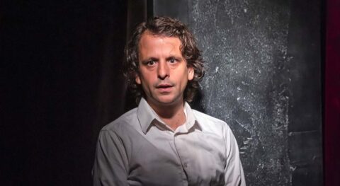 « La Révolution française » de Maxime d’Aboville, un seul en scène porté par un talent oratoire incandescent - Critique sortie Théâtre Paris Théâtre Hébertot