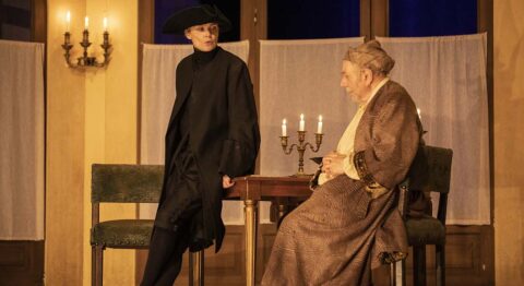 Catherine Hiegel met en scène « La Serva amorosa » trente ans après en avoir interprété le rôle-titre. Une comédie enlevée servie avec maestria ! - Critique sortie Théâtre Paris Théâtre de la Porte Saint-Martin