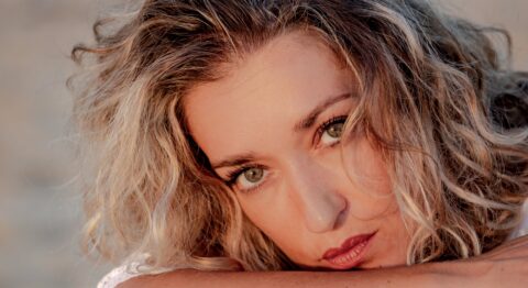 La pianiste Laure Favre-Kahn propose un disque original : « Les Dédicaces » - Critique sortie Classique / Opéra Vincennes Auditorium Cœur de Ville