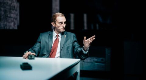 Roland Auzet adapte « Le Mage du Kremlin » de Giulano da Empoli - Critique sortie Théâtre Paris La Scala Paris