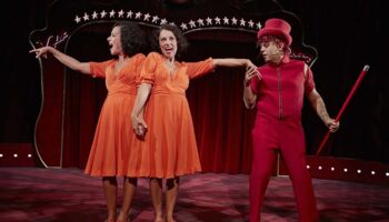 « Les Sœurs Hilton » de Christian Hecq et Valérie Lesort, freaks inséparables - Critique sortie Théâtre Paris Théâtre des Bouffes du Nord