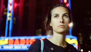 Dans « Le Grand Sommeil »,  Marion Siéfert scrute les zones d’ombre de l’enfance - Critique sortie  Cergy