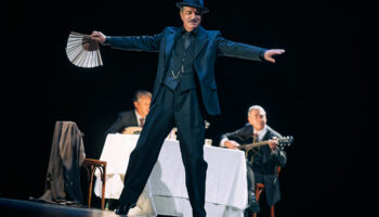 Simon Abkarian reprend « Ménélas Rebétiko Rapsodie » et « Hélène après la chute » - Critique sortie Théâtre Paris Théâtre de l'Epée de bois