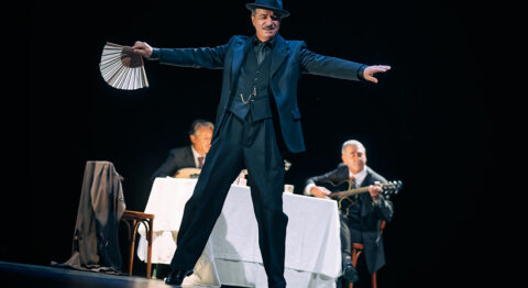 Simon Abkarian reprend « Ménélas Rebétiko Rapsodie » et « Hélène après la chute » - Critique sortie Théâtre Paris Théâtre de l'Epée de bois