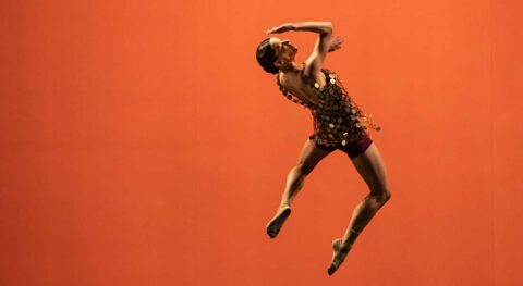 « Envols » trois pièces à la modernité entrainante des chorégraphes Trisha Brown, Jan Martens et Jiří Kylián et le Ballet de l’Opéra de Lyon - Critique sortie Danse Lyon Opéra de Lyon