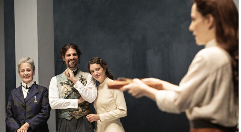 Alain Françon met en scène « Les Fausses Confidences », un théâtre comme de la dentelle - Critique sortie Théâtre Paris Théâtre de la Porte Saint-Martin