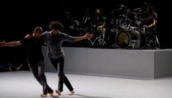 Dix ans après sa création, Christian Rizzo reprend « d’après une histoire vraie », partition emblématique palpitante - Critique sortie Danse Paris Le Centquatre