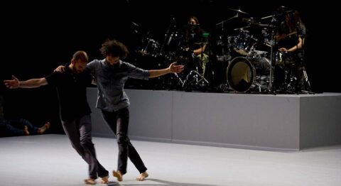 Dix ans après sa création, Christian Rizzo reprend « d’après une histoire vraie », partition emblématique palpitante - Critique sortie Danse Paris Le Centquatre