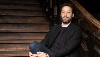 David Wahl propose avec « Nos coeurs en terre » de considérer l’environnement minéral d’un nouvel œil - Critique sortie Théâtre Paris route du Champ de Manœuvre