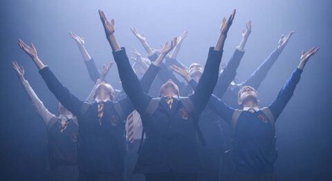 « From England with love » d’Hofesh Shechter, une ode sombre et percutante aux paradoxes britanniques - Critique sortie Danse Paris Les Abbesses / Théâtre de la Ville