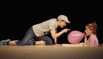 Après « J’ai trop peur » et « J’ai trop d’amis », « Je suis trop vert » complète la saga pré-ado hilarante de David Lescot - Critique sortie Théâtre Paris Théâtre de la Ville