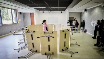 Julien Frégé présente « Jnoun » d’Anne Corté, un seul en scène adressé aux adolescents - Critique sortie Théâtre Paris Maif Social Club