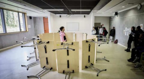 Julien Frégé présente « Jnoun » d&rsquo;Anne Corté, un seul en scène adressé aux adolescents - Critique sortie Théâtre Paris Maif Social Club