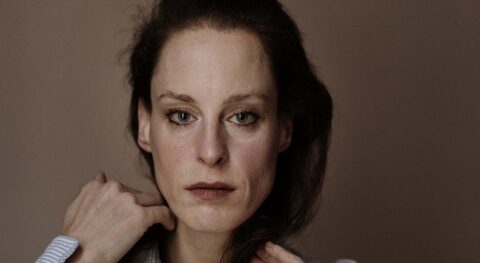 « Dans ton intérieur » de Julia Perazzini, en quête de son grand-père fantôme - Critique sortie Théâtre Montreuil Nouveau Théâtre de Montreuil salle Maria Casarès