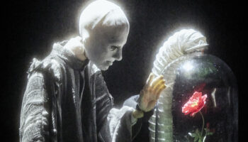 « Le Spleen de l’ange » de Johanny Bert, une réflexion très touchante sur les paradoxes de l’existence humaine - Critique sortie Théâtre Paris Théâtre des Abbesses