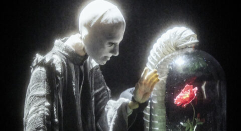 « Le Spleen de l’ange » de Johanny Bert, une réflexion très touchante sur les paradoxes de l’existence humaine - Critique sortie Théâtre Paris Théâtre des Abbesses