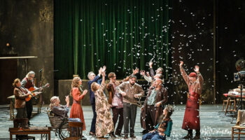 Stéphane Varupenne neutralise en usant des ressors du vaudeville les dimensions politiques et absurdes du « Suicidé » - Critique sortie Théâtre Paris