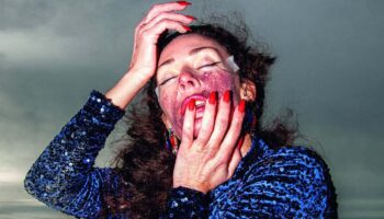 Marion Motin : « ma nouvelle création s’appelle Narcisse. Elle aborde cette manie contemporaine qui consiste à se centrer sur sa propre image.. » - Critique sortie Danse Cergy-Pontoise