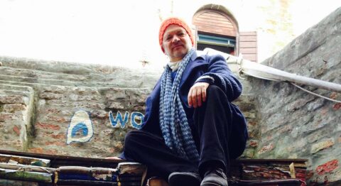 « Six pieds sous ciel – chœur » de Jacques Rebotier, traversée depuis les mots de nos pensées jusqu’à ceux du monde - Critique sortie Théâtre Paris La Colline – Théâtre National