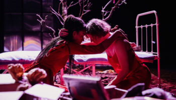 Avec « Sorcières (titre provisoire) » de Penda Diouf, Lucie Berelowitch met en scène la victoire cathartique des mots - Critique sortie Théâtre Vire Préau – CDN de Normandie-Vire