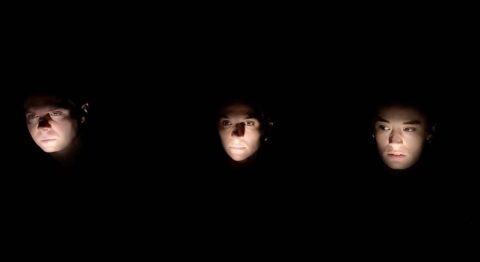 Christian Benedetti met en scène trois jeunes interprètes qui reprennent le flambeau de « Stop the tempo » de Gianina Carbunariu - Critique sortie Théâtre Alfortville Théâtre-Studio d’Alfortville