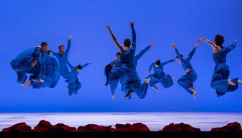« PLEIN PHARE IN #3 » orchestré par Fouad Boussouf illumine la fin de l’automne - Critique sortie Danse Le Havre Le Phare - Centre chorégraphique national du Havre Normandie