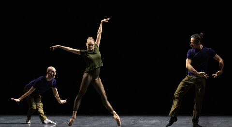 « Rearray » et « Blake Works I » : William Forsythe et Johan Inger font swinguer le Ballet de l’Opéra de Paris - Critique sortie Danse Paris Opéra Garnier