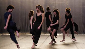 Louis Barreau met en danse les « 3 concertos pour piano de Bartók » dans une lumineuse composition - Critique sortie Danse Vélizy-Villacoublay L’Onde - Théâtre Centre d’art