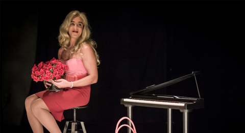 «  Adaptação » de Gabriel F, un seul en scène multiprimé qui ausculte avec humour notre instinct de survie. - Critique sortie Théâtre MC2 : Grenoble – Scène nationale