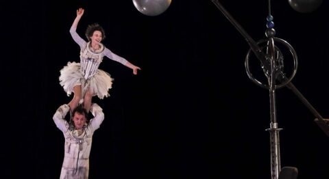« Aux Étoiles ! » fantaisie spatiale de Mathilde Sebald et Damien Gaumet - Critique sortie Cirque Malakoff Théâtre 71 – Scène nationale de Malakoff