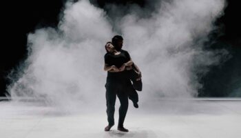 Rachid Ouramdane crée « Contre-nature », une pièce sur le deuil tout en délicatesse - Critique sortie Danse Paris Chaillot - Théâtre national de la danse