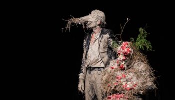 Stupéfiant « Nos cœurs en terre » de David Wahl et Olivier de Sagazan,  mis en scène par Gaëlle Hausermann - Critique sortie Théâtre Paris La Tempête - Cartoucherie