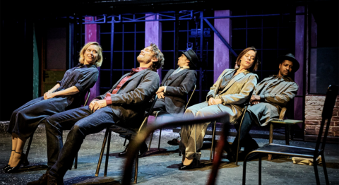 Igor Mendjisky adapte la Trilogie new-yorkaise de Paul Auster avec un redoutable talent et réunit une troupe de brillants comédiens au service d’un polar - Critique sortie Théâtre Paris Théâtre de la Ville Les Abbesses