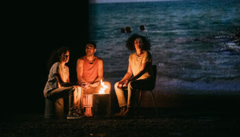 « Nos ailes brûlent aussi » de Myriam Marzouki et Sébastien Lepotvin, retrace la décennie qui a suivi la révolution Tunisienne de 2011 - Critique sortie Théâtre Paris Le Théâtre de la Concorde