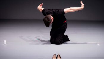 “About Love and Death – Élégie pour Raimund Hoghe” par Emmanuel Eggermont - Critique sortie Danse Paris Théâtre de la Cité Internationale