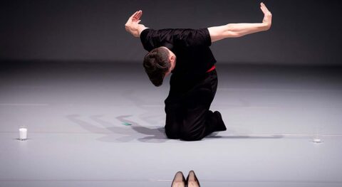 “About Love and Death – Élégie pour Raimund Hoghe” par Emmanuel Eggermont - Critique sortie Danse Paris Théâtre de la Cité Internationale