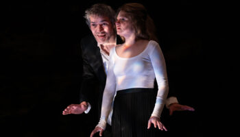 « Je suis le vent » de Jon Fosse mis en scène par Emma Gustafsson : une plongée onirique dans la tempête de l’existence - Critique sortie Théâtre Béthune Comédie de Béthune