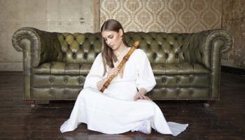 La jeune flûtiste (à bec) Lucie Horsch dans un panorama étincelant de répertoires du XXe siècle - Critique sortie Classique / Opéra Paris Cité de la Musique