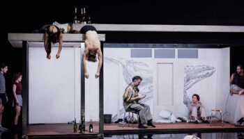 Delphine Hecquet présente « Requiem pour les vivants », un spectacle profondément touchant. - Critique sortie Théâtre Martigues Théâtre des Salins