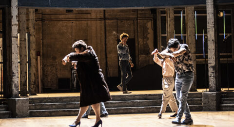 « Les idoles » de Christophe Honoré, un spectacle puissant qui donne la parole aux disparus pour célébrer la vie. - Critique sortie Théâtre Paris Théâtre de la Porte Saint-Martin