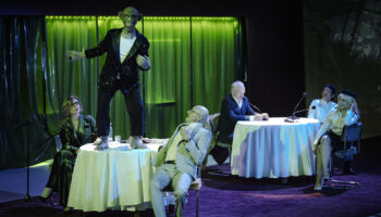 Krzysztof Warlikowski met en scène « Elizabeth Costello, Sept leçons et cinq contes moraux » - Critique sortie Théâtre Paris Théâtre de la Colline
