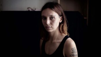 « Requin Velours » : la quête de réparation de Gaëlle Axelbrun à Théâtre Ouvert - Critique sortie  Paris Théâtre Ouvert - Centre national des dramaturgies contemporaines