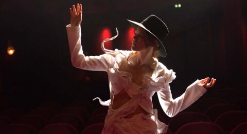 Céline Sallette présente « La Beauté intérieure » de Marion Corrales, une introspection collective - Critique sortie Théâtre Paris Théâtre de la Concorde